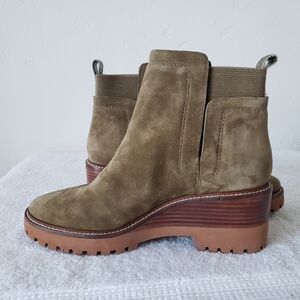 Vince Camuto suede womens dark green color boots size 9,5